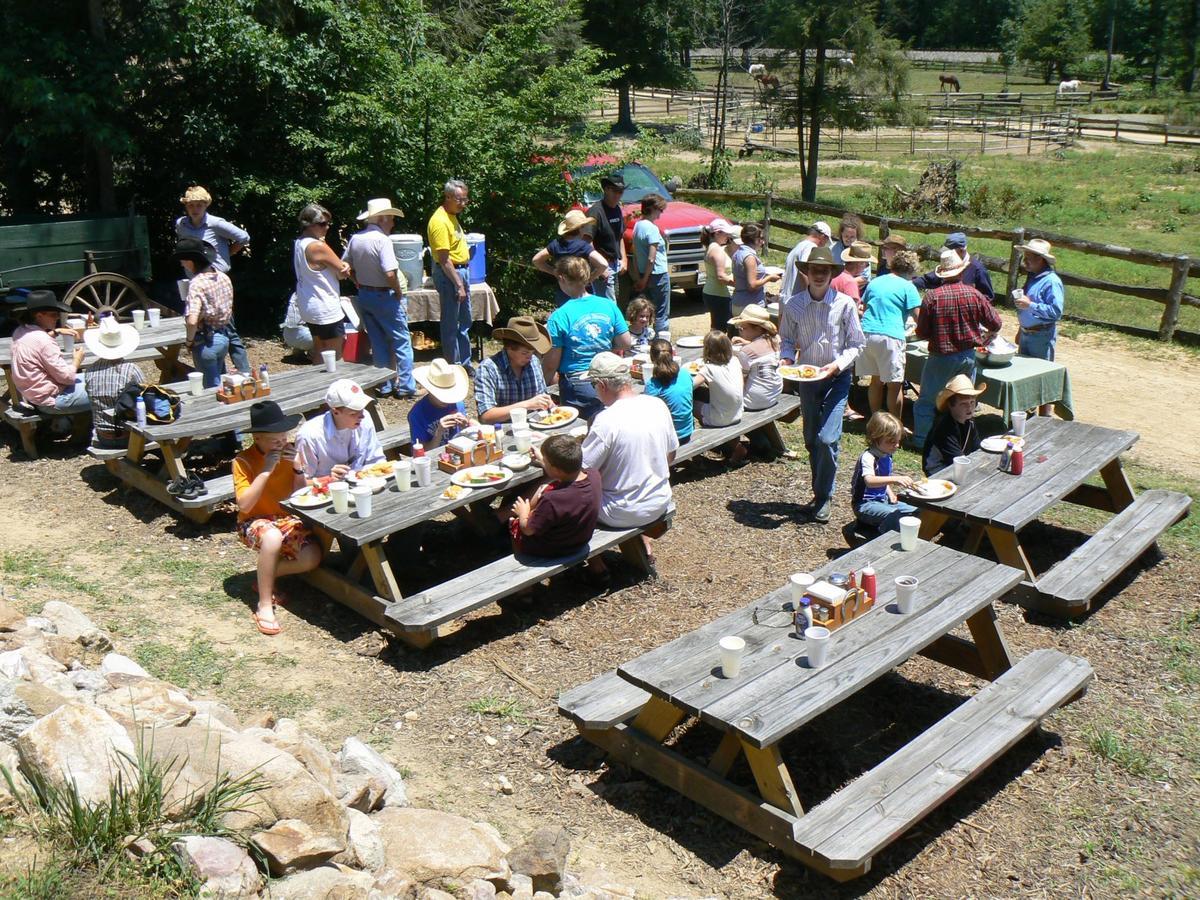 French Broad Outpost Ranch Del Rio Ngoại thất bức ảnh